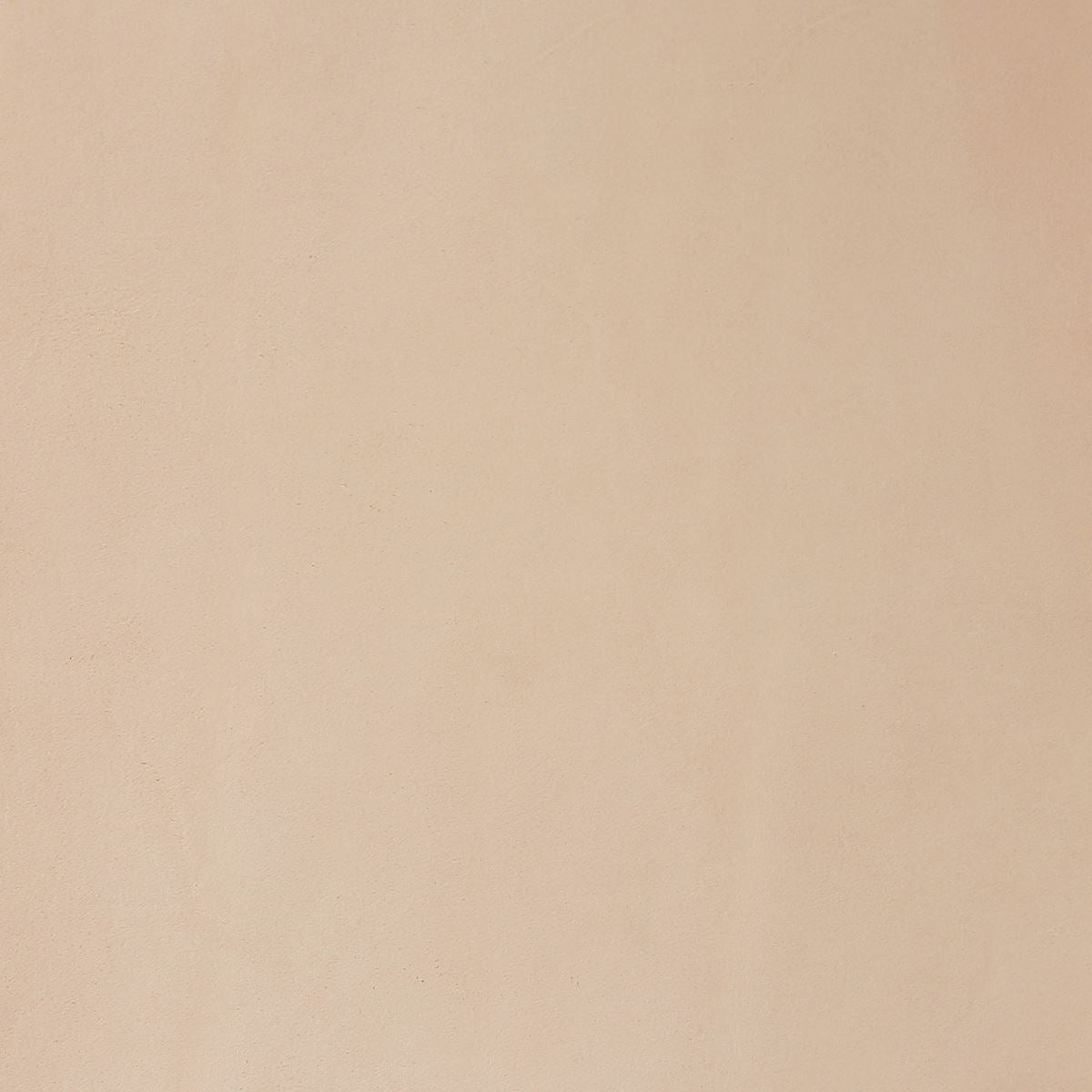 Morceaux de cuir en collet tannage végétal naturel, cuir premium souple, utilisé pour la maroquinerie ou la fabrication artisanale.