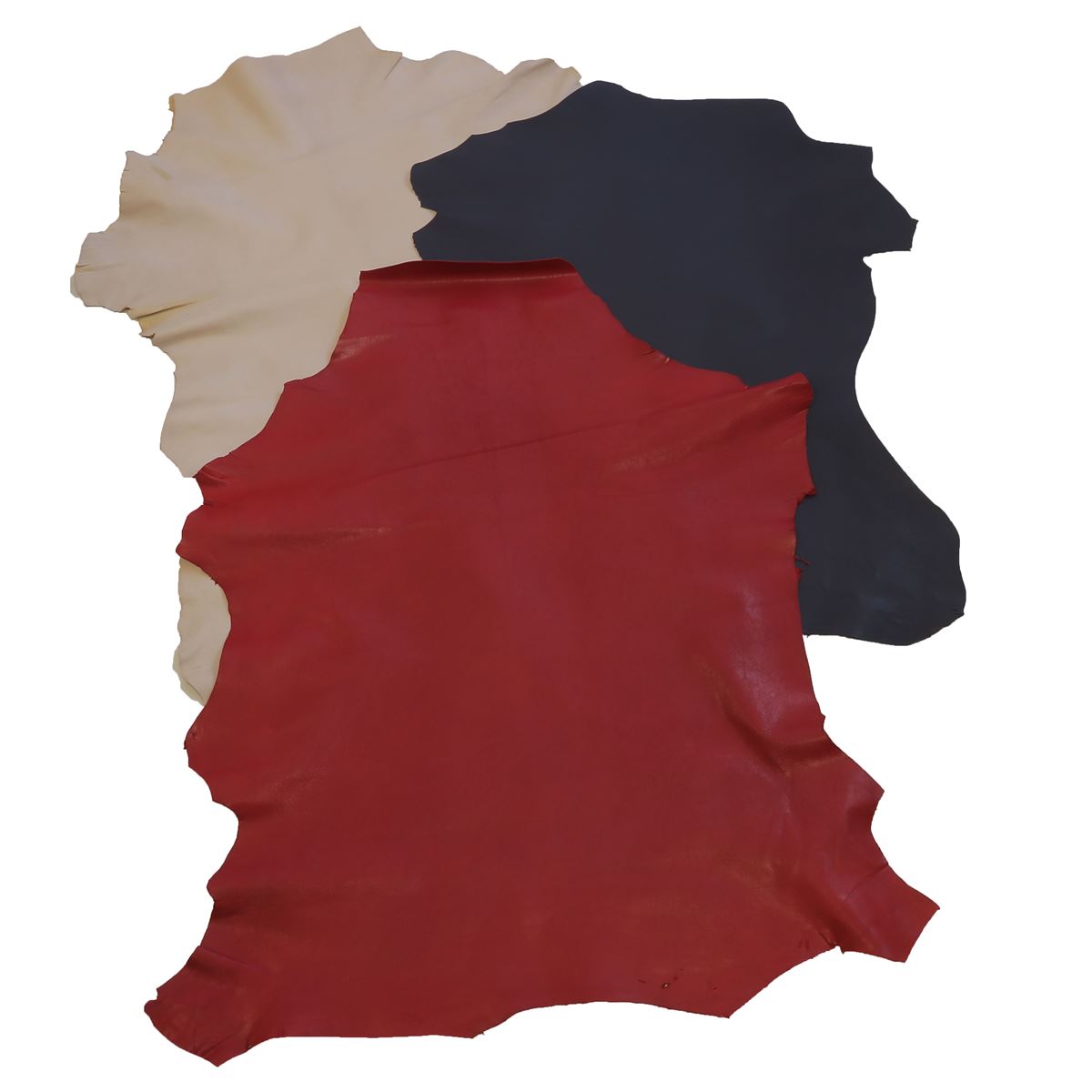 Trois peaux de cuir de chèvre pleine fleur divers de la marque Deco Cuir, montrant textures et couleurs naturelles.