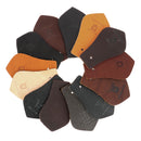 Échantillons de cuir Radermecker, nuancier avec 13 morceaux de cuir de différentes couleurs et textures.