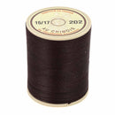 Bobine de 750m de fil cordonnet polyester "AU CHINOIS" 0,63mm en chocolat, idéale pour la mercerie et la couture.