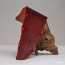 Peau de cuir de saumon collection dégradée couleur rouge carmine. Cuir de poisson idéal pour la création de bijoux, bracelet de montre, rabat de sac...