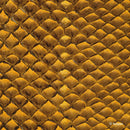 Cuir avec écailles de saumon jaune moutarde.