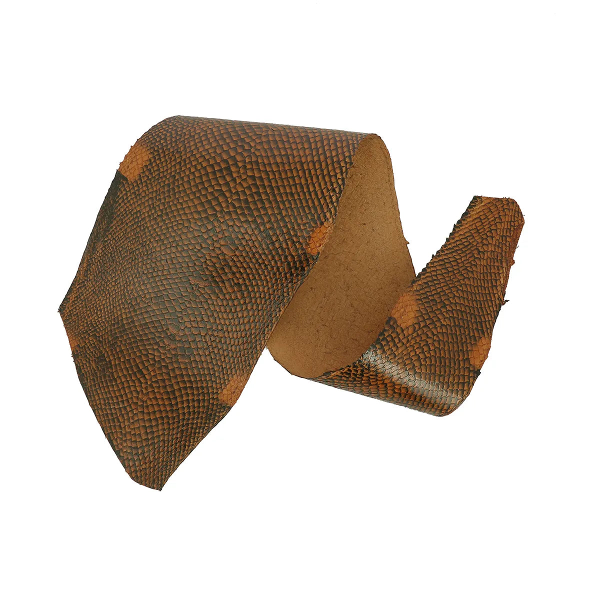 Cuir de saumon finition dégradée couleur marron sierra de la gamme Squama de la tannerie Ictyos en France. Cuir marin idéal pour la création de bracelet de montre, gainerie...