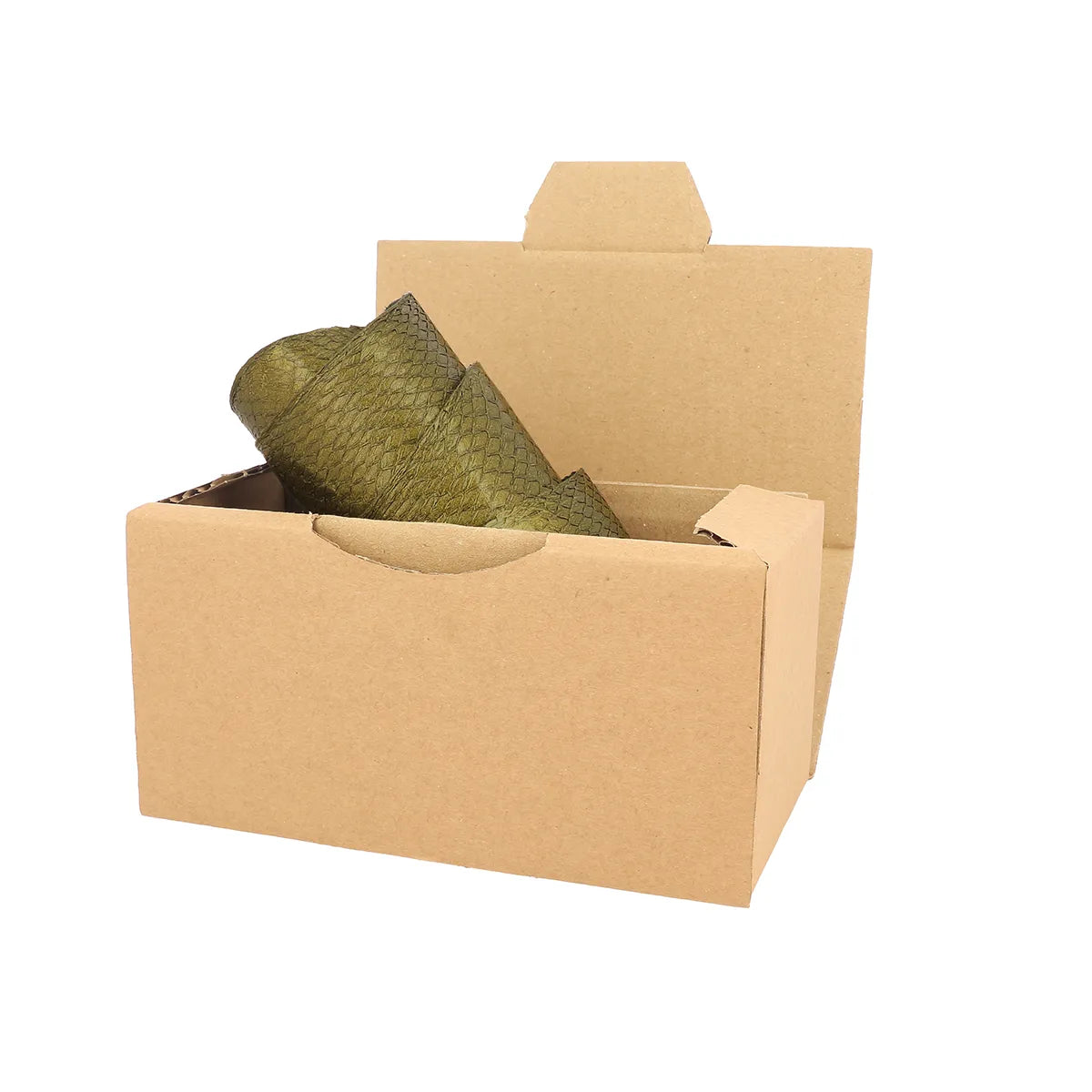 Cuir de saumon métallisé doré de la gamme Squama tanné en France, livré dans un carton individuel.