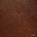 Cuir à écailles de saumon marron tourbe. Cuir de poisson finition brillante pour réaliser des bijoux, bracelets de montre...