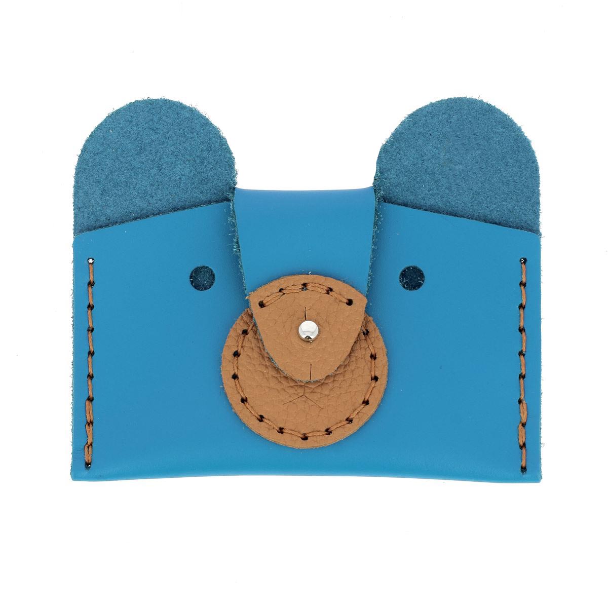 Kit DIY porte-cartes ours en cuir bleu atoll, création artisanale de Deco Cuir, avec pièces pour fabriquer un porte-cartes original.