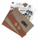 Kit DIY pour chaussons en cuir bébé avec motif ours marron, création Deco Cuir, incluant matériaux et instructions.