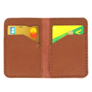 Porte-cartes en cuir marron rouille à fabriquer soi-même grâce à ce kit DIY complet