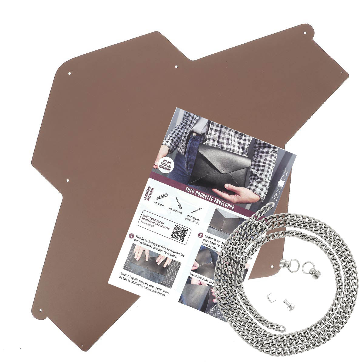 Pochette enveloppe en cuir marron pour DIY, création artisanale de Deco Cuir, idéale pour personnaliser et créer des accessoires.