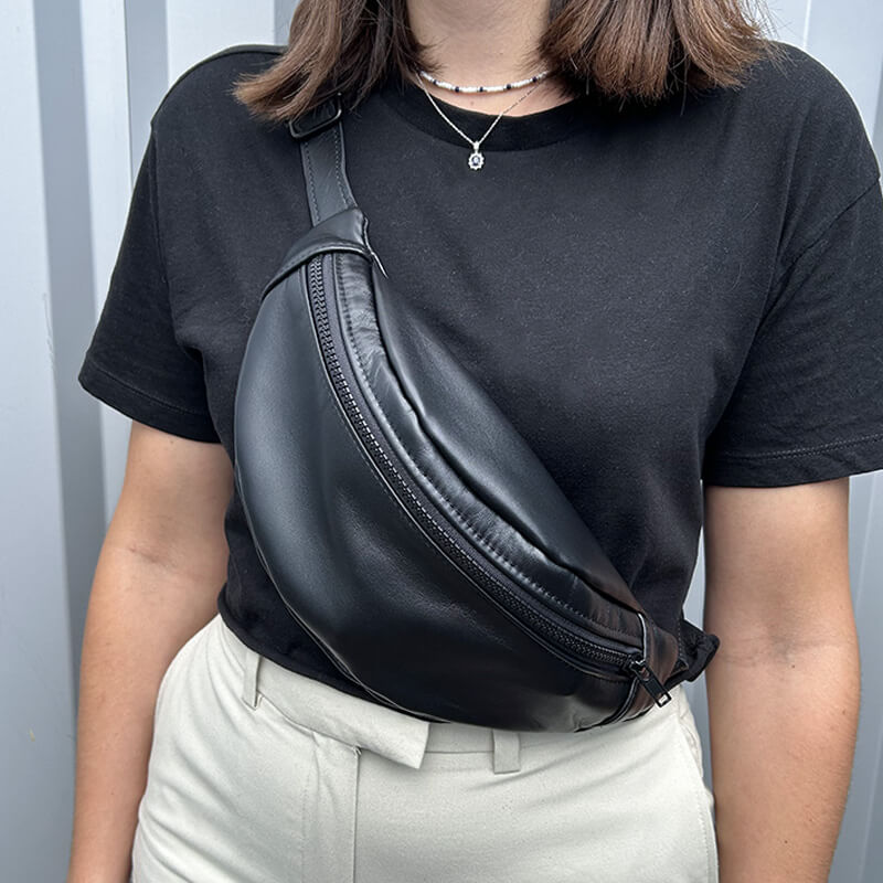 Kit DIY pour sac banane en cuir de marque Deco Cuir, montrant les matériaux et composants pour créer votre propre sac.