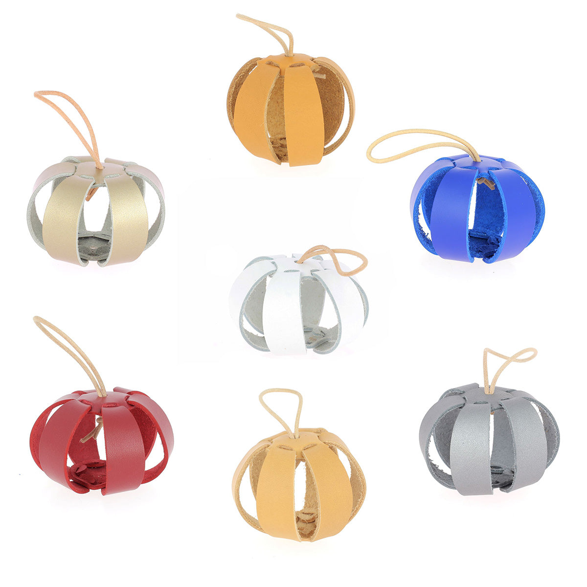 Kit DIY Deco Cuir pour boule de Noël en cuir bleu à assembler, création artisanale pour décoration festive.