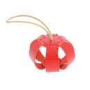 Kit DIY Boule de Noël en cuir rouge à assembler, création artisanale de Deco Cuir, avec pièces en cuir rouge pour décoration festive