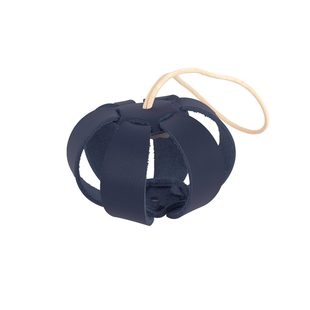 Kit DIY Boule de Noël en cuir bleu à assembler soi-même. Création artisanale pour décoration de sapin de Noël
