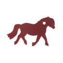 Découpe PONEY de Deco Cuir pour porte-clés en cuir rouge carmin, montrée en détail.