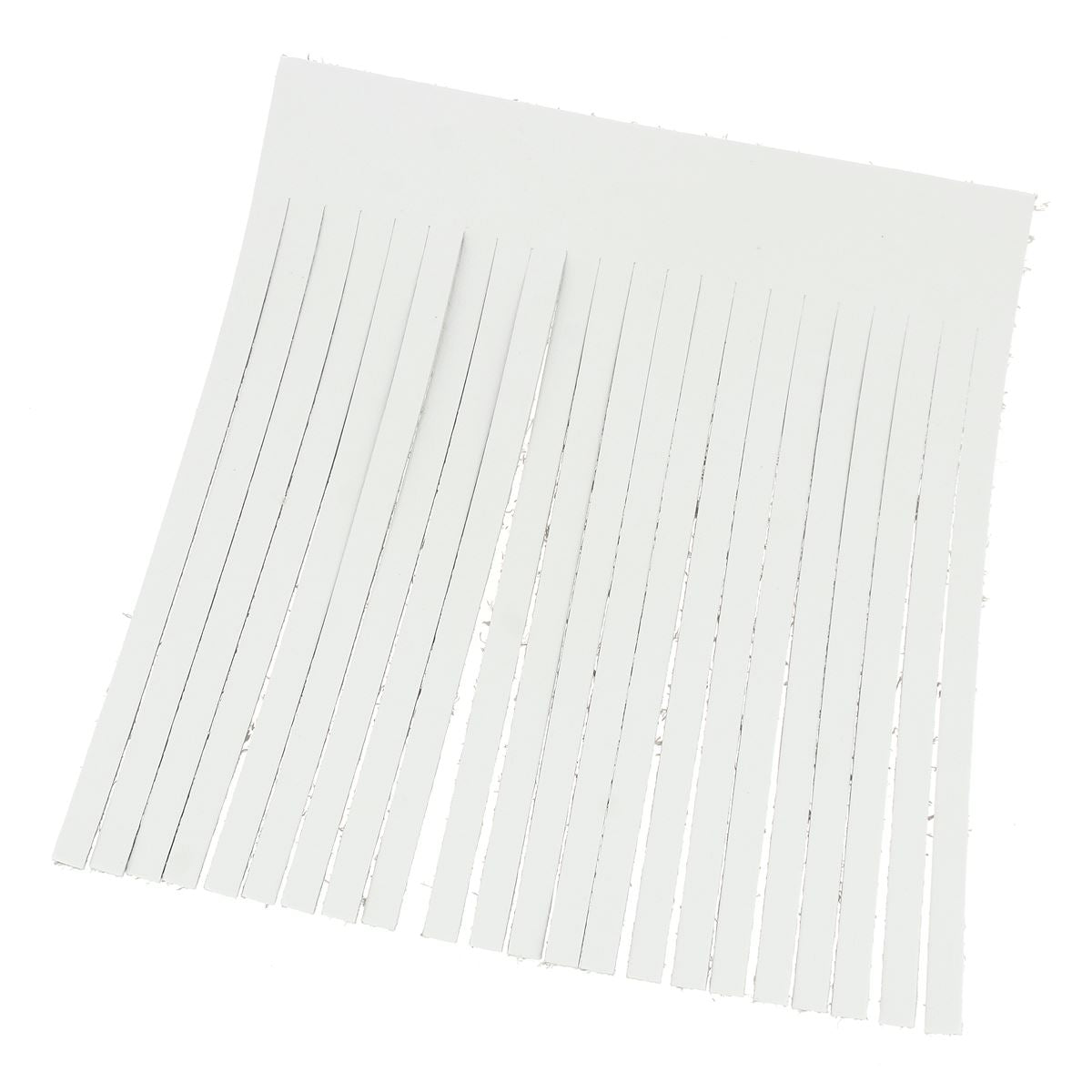 Découpe POMPON en cuir blanc pour porte-clés, fabriquée par Deco Cuir, présentant un pompon en cuir blanc pour porte-clés.