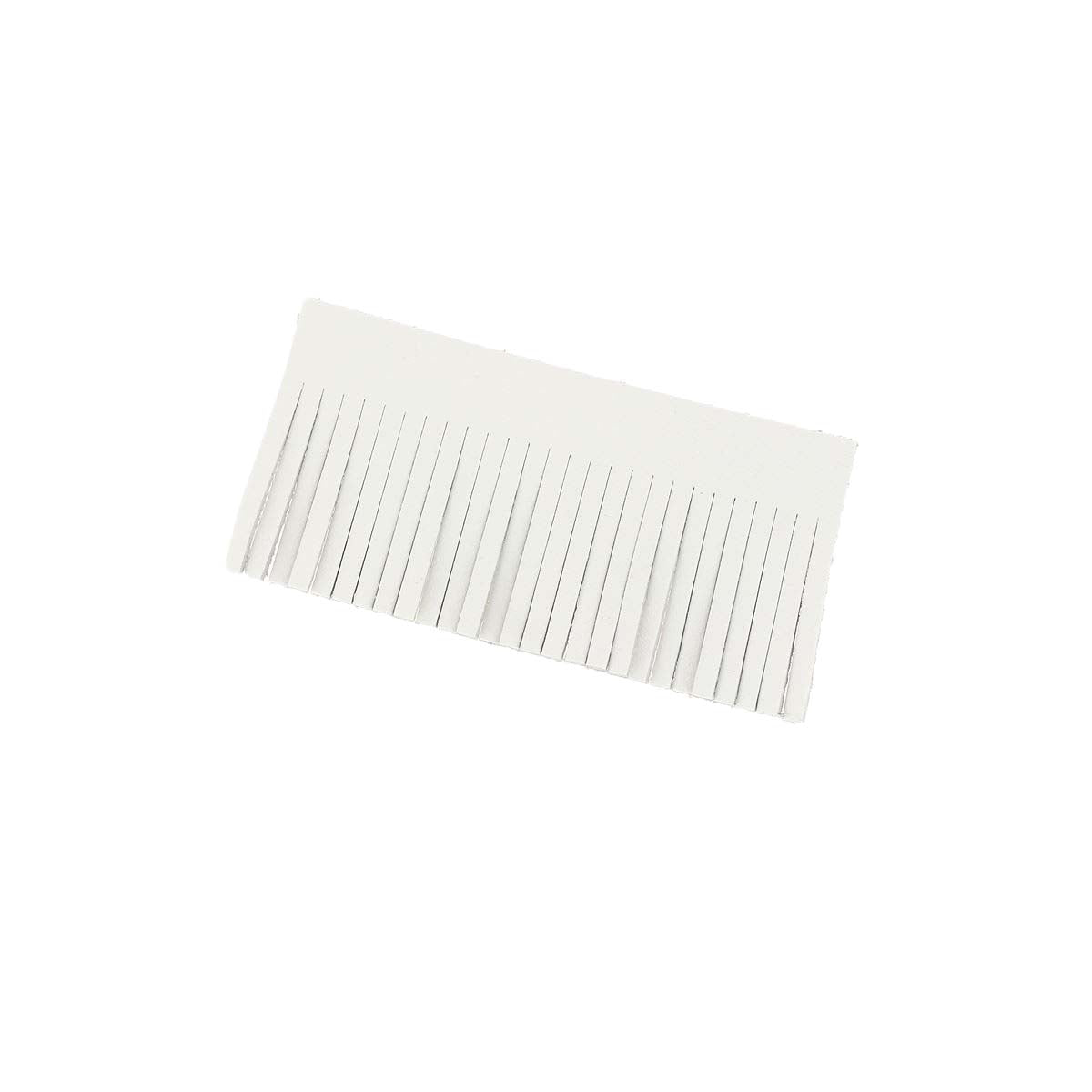 Découpe POMPON en cuir blanc pour porte-clés, fabriquée par Deco Cuir, montrant la texture et la finition du cuir blanc.