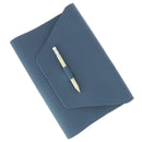 Kit DIY pour protéger un carnet en cuir Playa A5 de Deco Cuir, bleu minéral, avec matériaux et outils inclus.
