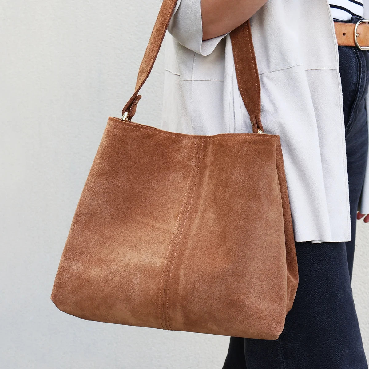 Modèle de patron papier pour sac à main Séverine en cuir, proposé par Deco Cuir, visible avec détails du design et matériaux.
