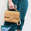 Patron de sac Roma en cuir de Deco Cuir, modèle pour la création de sacs en cuir avec détails de finition et textures visibles.