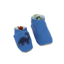 Kit DIY pour chaussons en cuir bébé Suave bleu de Deco Cuir, contient tous les matériaux pour créer des chaussons confortables.