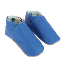 Kit DIY pour chaussons en cuir pour bébé de la marque Deco Cuir, comprenant matériaux pour créer des chaussons bleus Suave.
