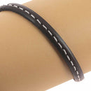 Lacet en cuir plat de 5 mm en chocolat et écru avec tranches noires, longueur de 10 cm, pour chaussures ou accessoires.
