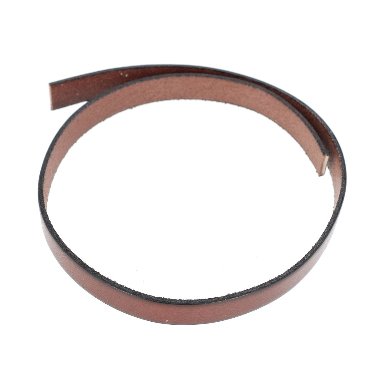 Lacet en cuir plat de 10 mm tranché noir, 10 cm, pour chaussures, fabriqué par Autres, visible en gros plan.