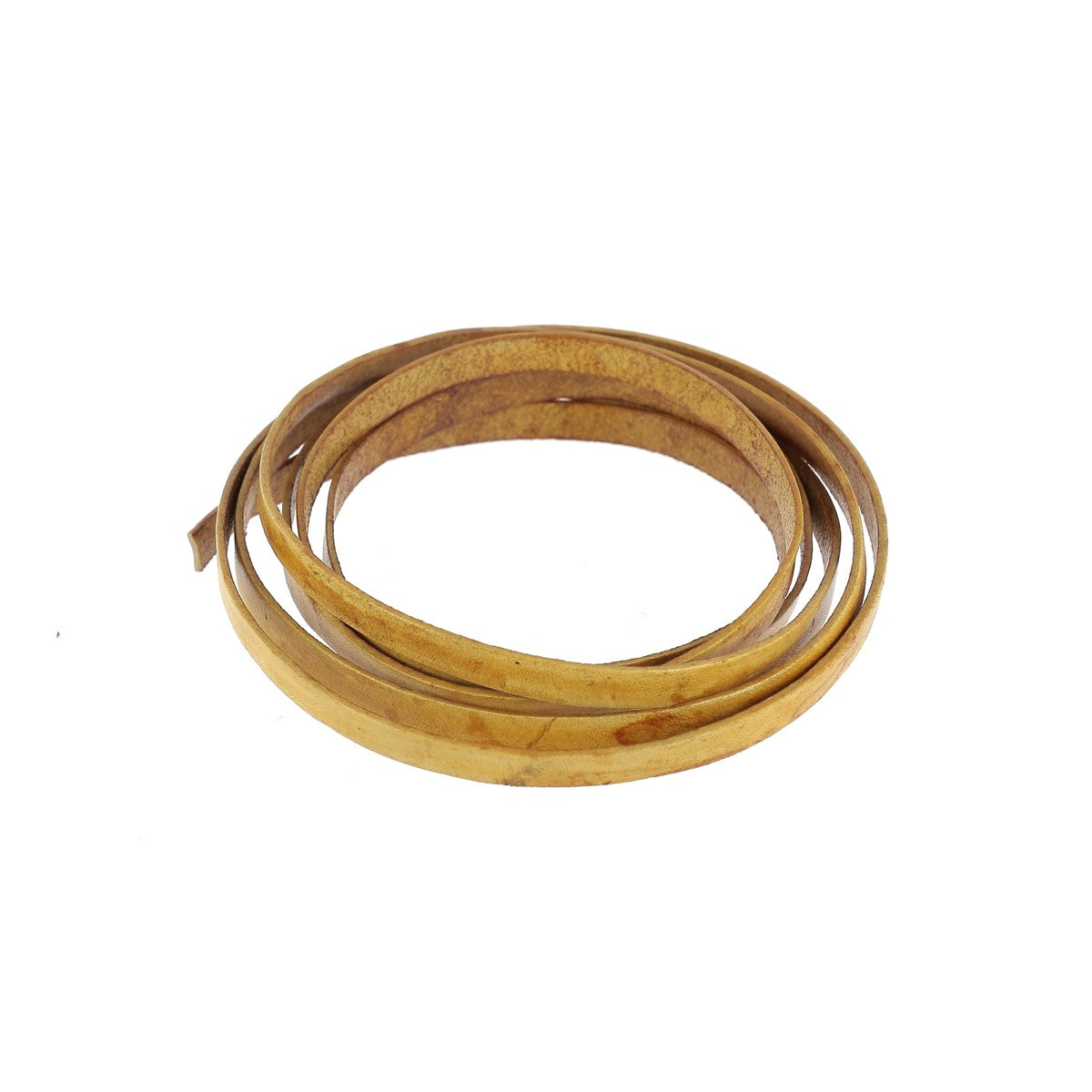 Lacet en cuir teinté effet délavé Plat de 4mm de marque Deco Cuir, visible en détail sur une paire de chaussures.