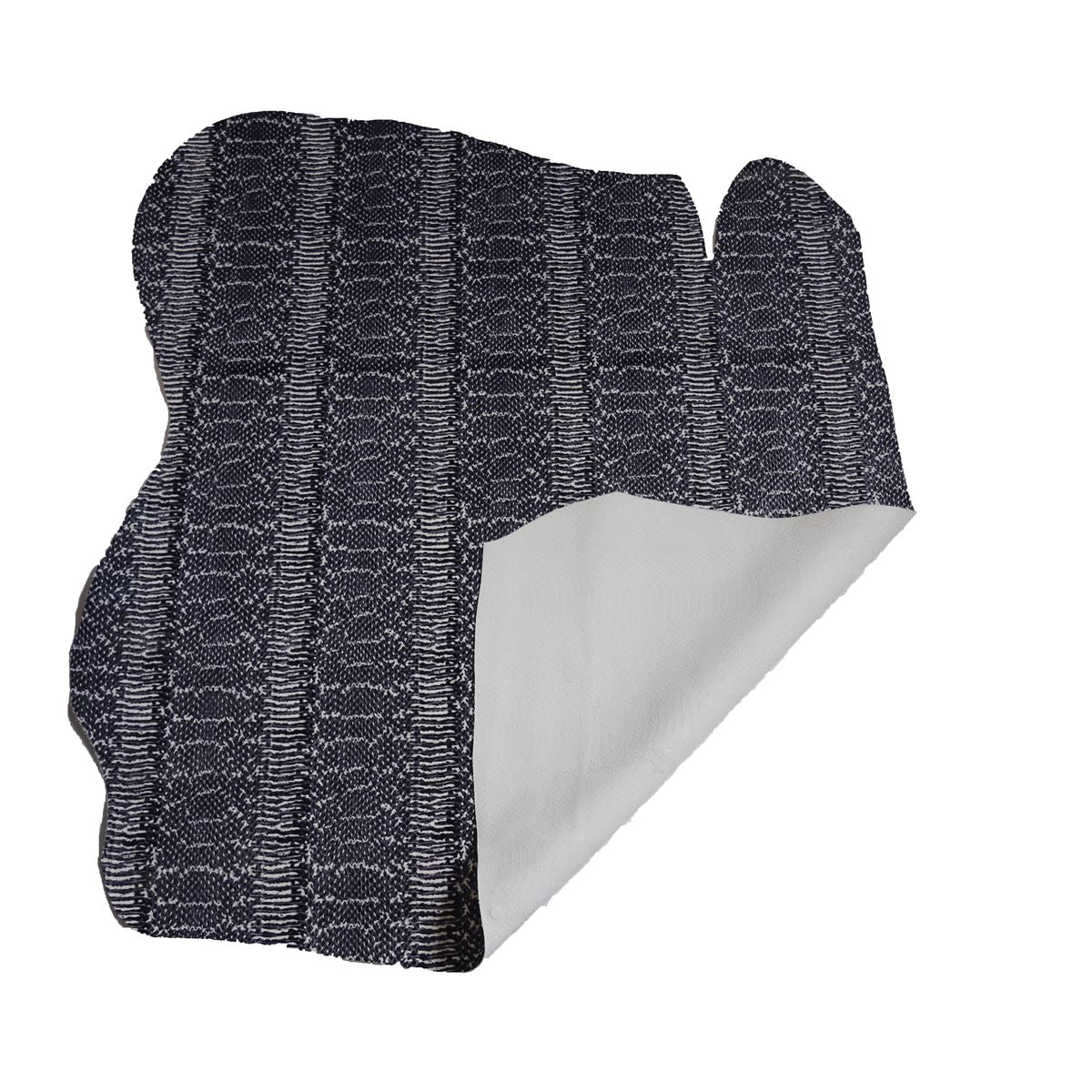 Peau de cuir de veau imitation serpent noire, matière élégante et texturée, pour accessoires ou décoration.