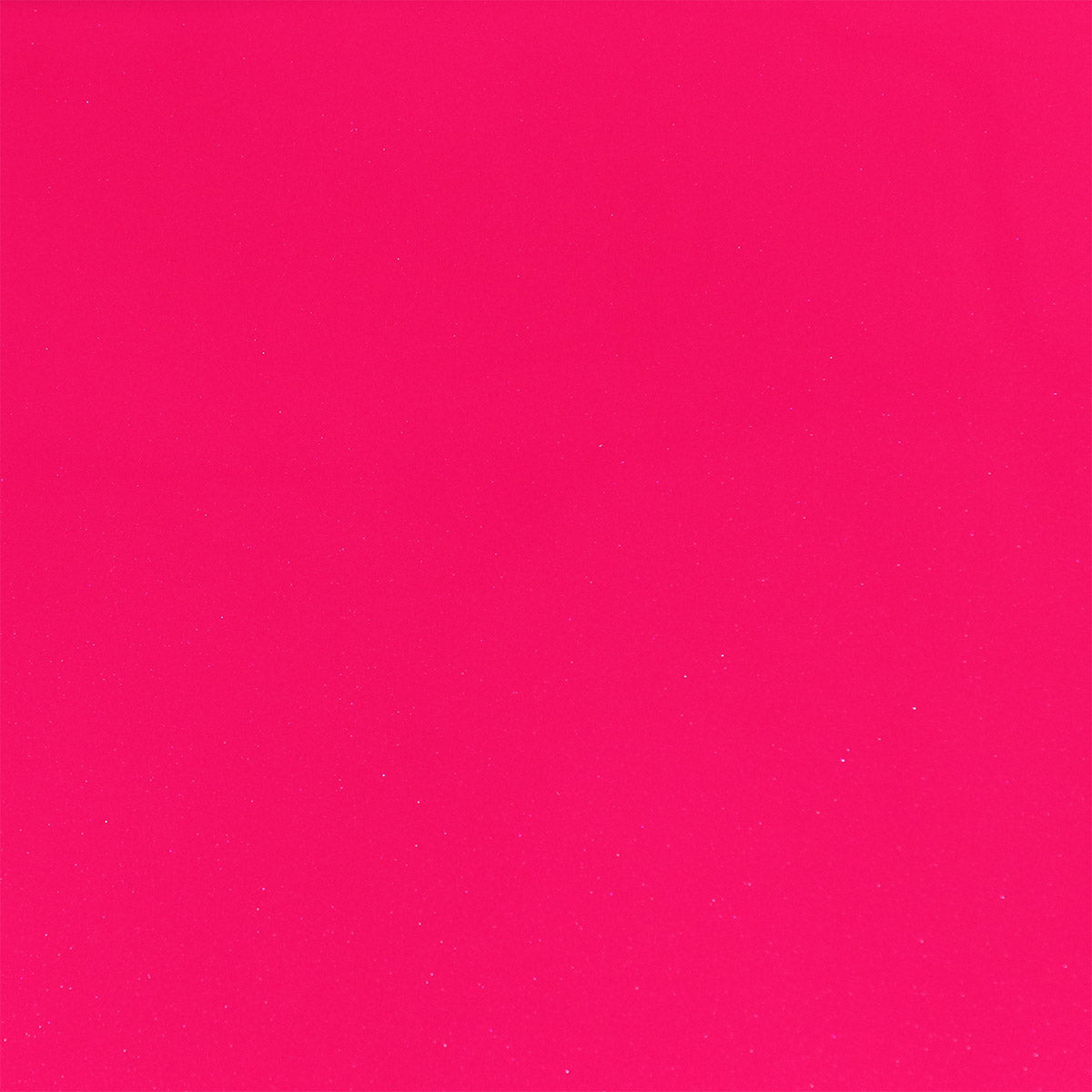 Peau de croûte de cuir verni rose framboise, matériau élégant pour couture ou artisanat, vue en gros plan.