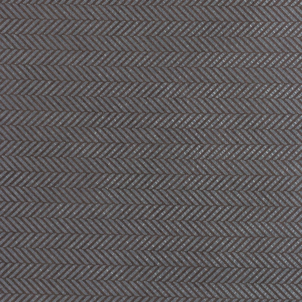 Peau de cuir de veau marron foncé avec effet velours chevrons métallisé, texture élégante et raffinée.