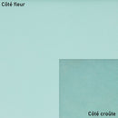 Peau de cuir de chèvre grainé bleu ciel, texture fine et naturelle, pour confection ou décoration.