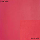 Morceau de cuir de veau lisse de couleur rose framboise, idéal pour la maroquinerie ou la couture.