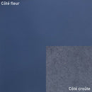 Peau de cuir de vachette lisse bleue, produit par Autres, montrant la texture douce et brillante du cuir.
