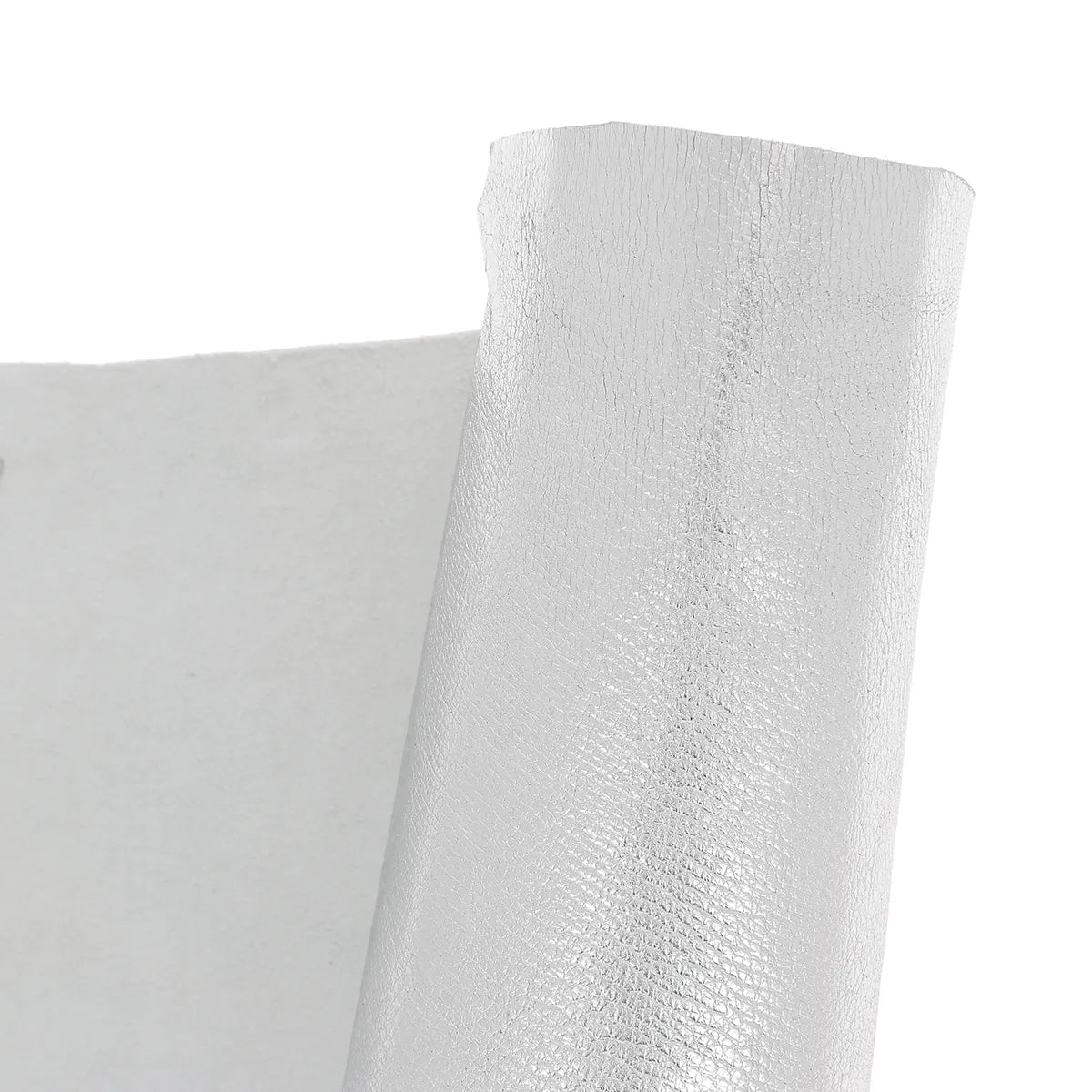 Peau de cuir de mouton gris argenté, demi-peau, naturelle, pour artisanat ou maroquinerie, de la marque Autres.