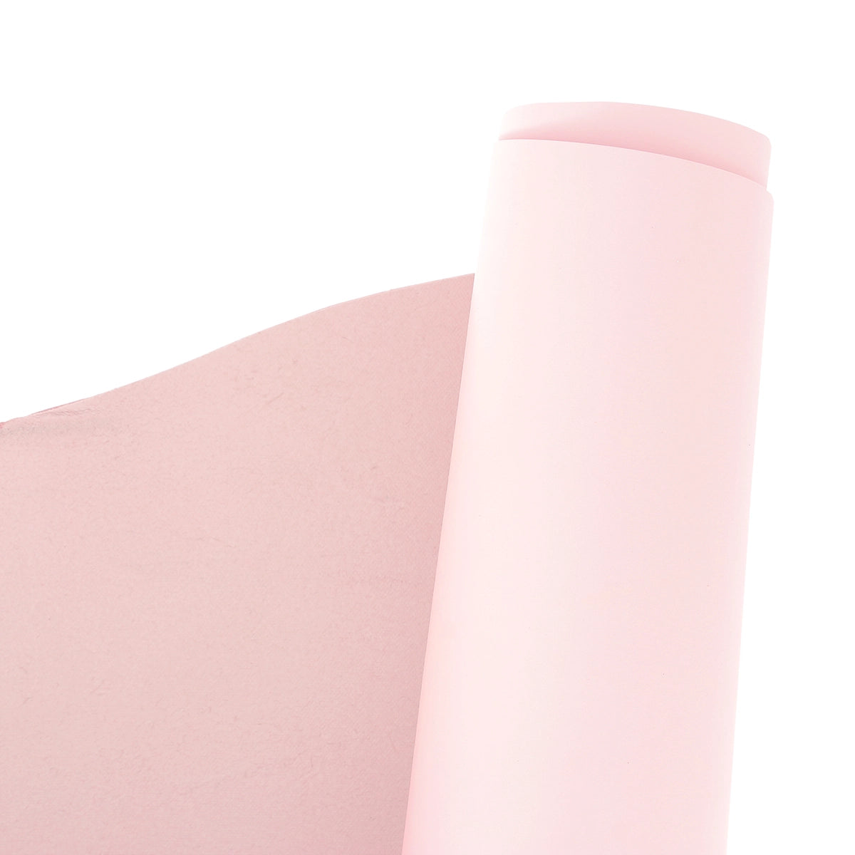 Peau de cuir de vachette lisse rose clair de la gamme Satinato. Cuir idéal pour la fabrication de maroquinerie (sac à main, pochette...)