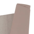 Peau de cuir de vachette Oasis gris taupe, texture grainée, matériau durable pour projets de maroquinerie ou décoration.