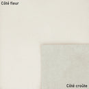 Peau de cuir de vachette nappa blanc cassé, peau de cuir lisse, pour confection ou artisanat, vue en gros plan.