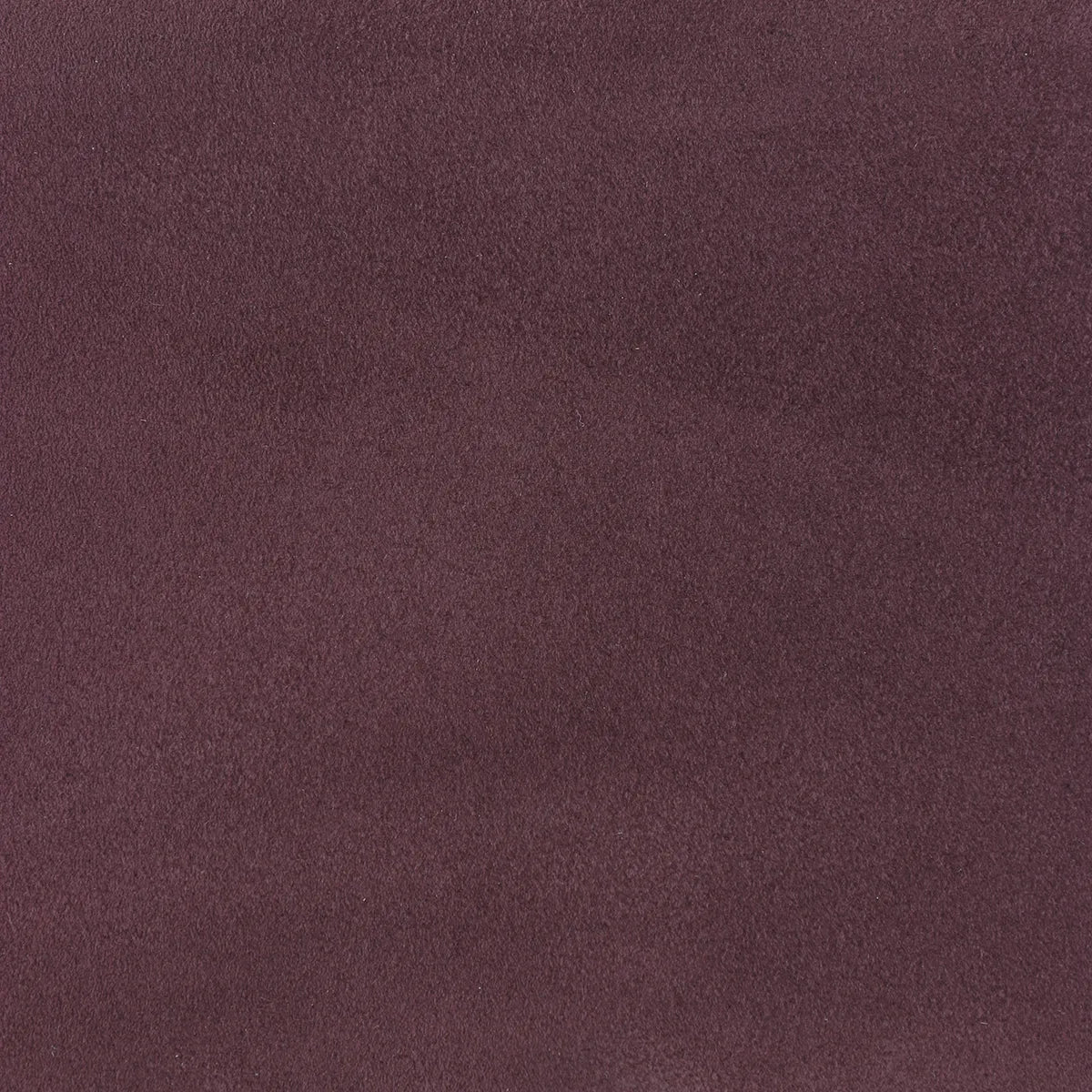 Morceau de croûte de cuir velours violet prune. Pièce de cuir violet foncé, aspect velouté, fin et souple idéal pour la conception de petite maroquinerie, accessoire, objet décoratif, test...