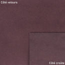 Peau de cuir de veau velours prune, texture douce et élégante, pour la fabrication de produits de maroquinerie ou couture.