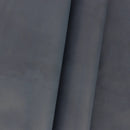 Peau de cuir de vachette bleu marine avec effet nuagé, finition lisse, pour projets de maroquinerie ou décoration.