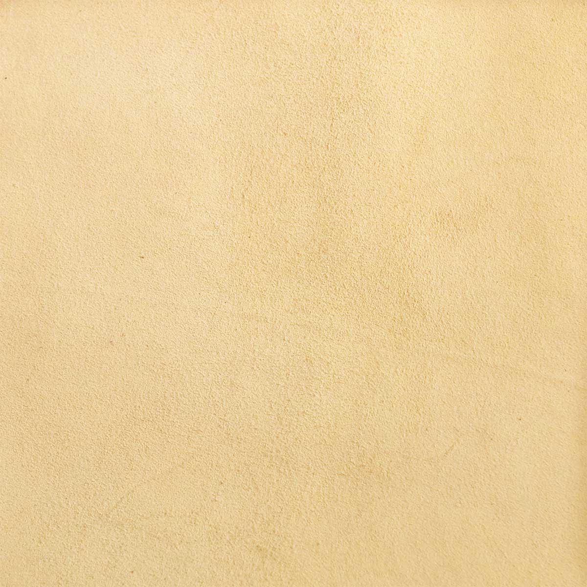 Peau de croûte de cuir de chèvre velours beige R66, matériau souple et doux, vue en gros plan.