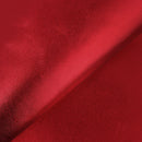 Peau de cuir d'agneau métallisé rouge brillant, texture lisse, destiné à la confection ou la décoration.
