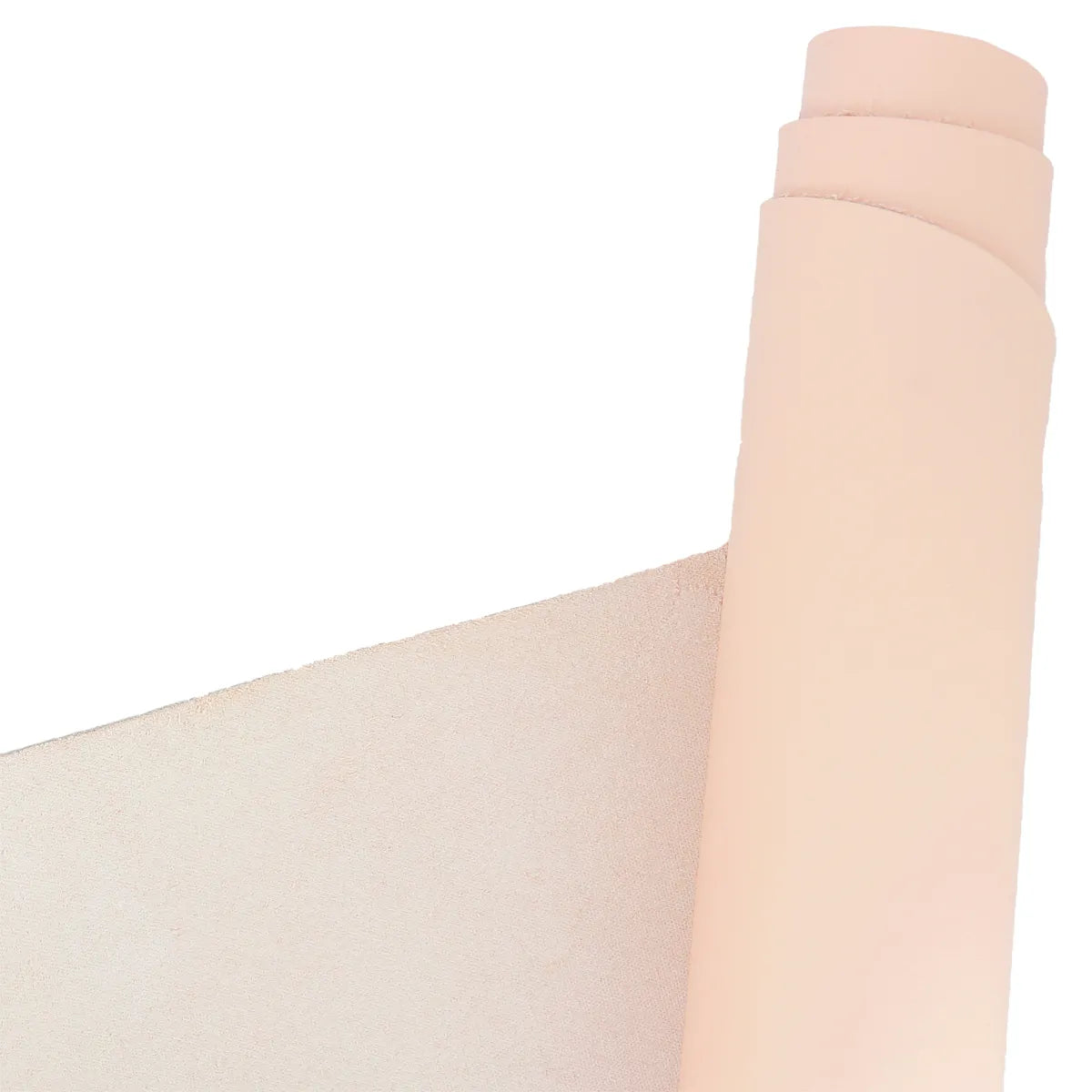 Peau de cuir de vachette VENUS rose clair, cuir lisse, vue en rouleau pour projet de maroquinerie ou décoration.