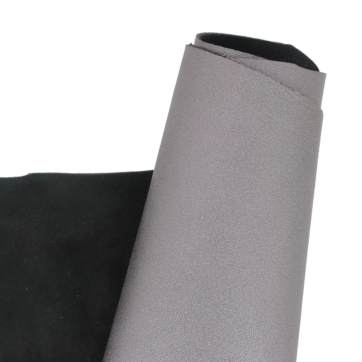 Peau de cuir d'agneau métallisé gris tungstène, texture élégante, pour projets de couture ou décoration intérieure.