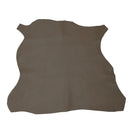 Peau de cuir d'agneau nappa marron taupe, texture douce et souple, vue de face, pour confection ou décoration.