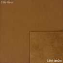 Peau de cuir de vachette marron, toucher bougie, pour projet de maroquinerie ou décoration, aspect doux et souple.