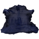 Peau entière de cuir de veau à poils, haircalf couleur bleu foncé. Cuir à poils pour fabrication d'articles de mode