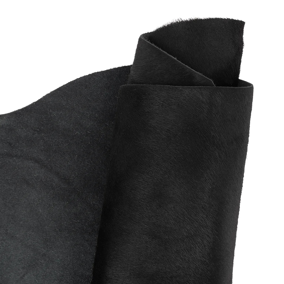 Cuir pony hair noir. Peau de cuir à poils noire idéale pour la fabrication de chaussure, rabat de sac, pochette, décoration...