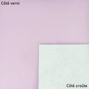 Peau de cuir de veau verni couleur rose clair parme. Cuir à la texture brillante et élégante idéal pour la création de maroquinerie.